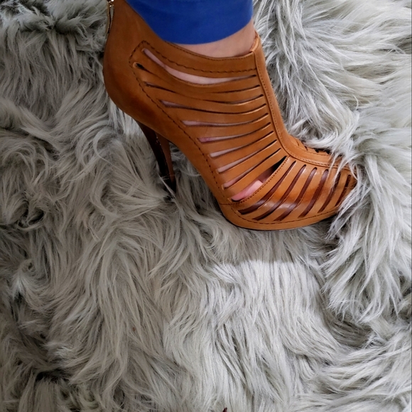 BCBG HIGH HEEL BOOTIES - Picture 1 of 4